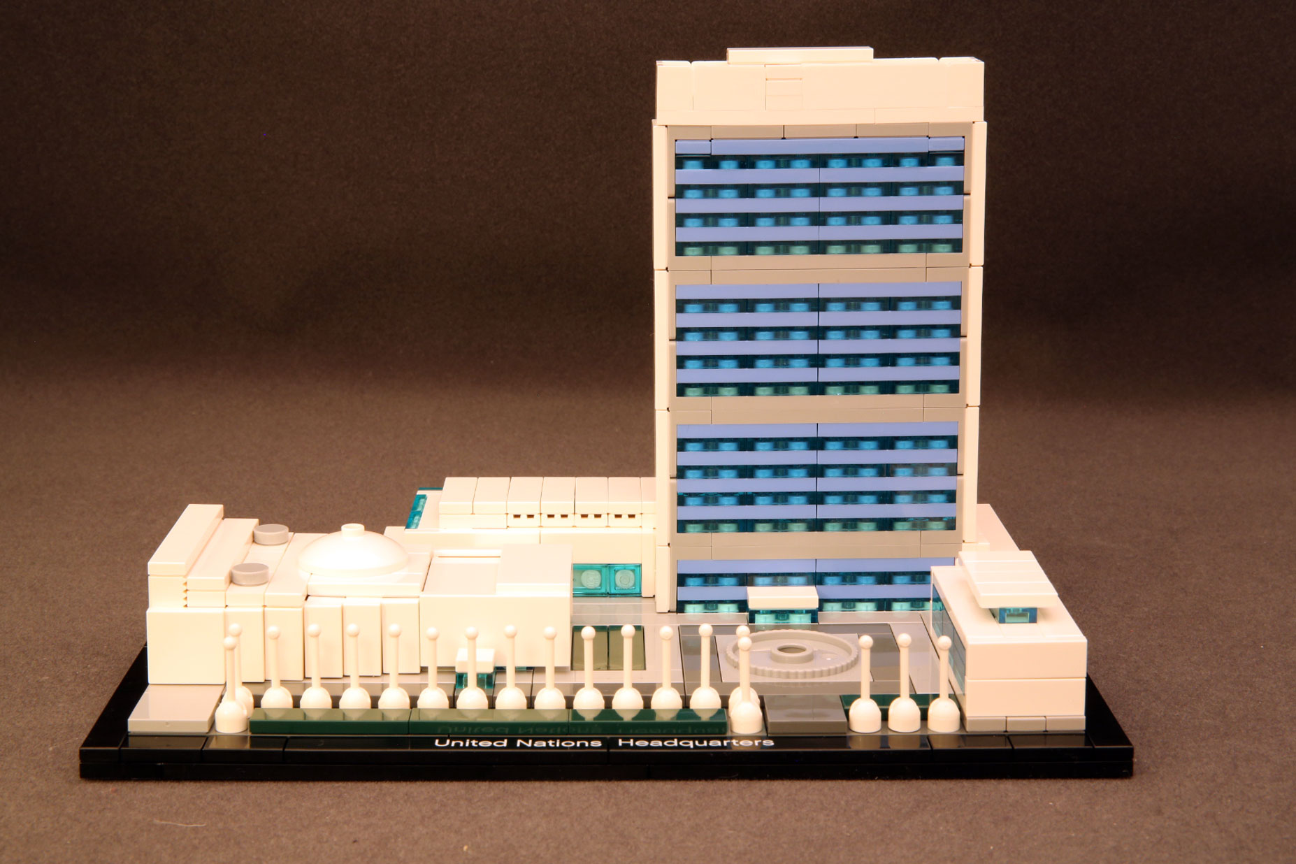 Review: 21018 United Nations Headquarters - FBTB