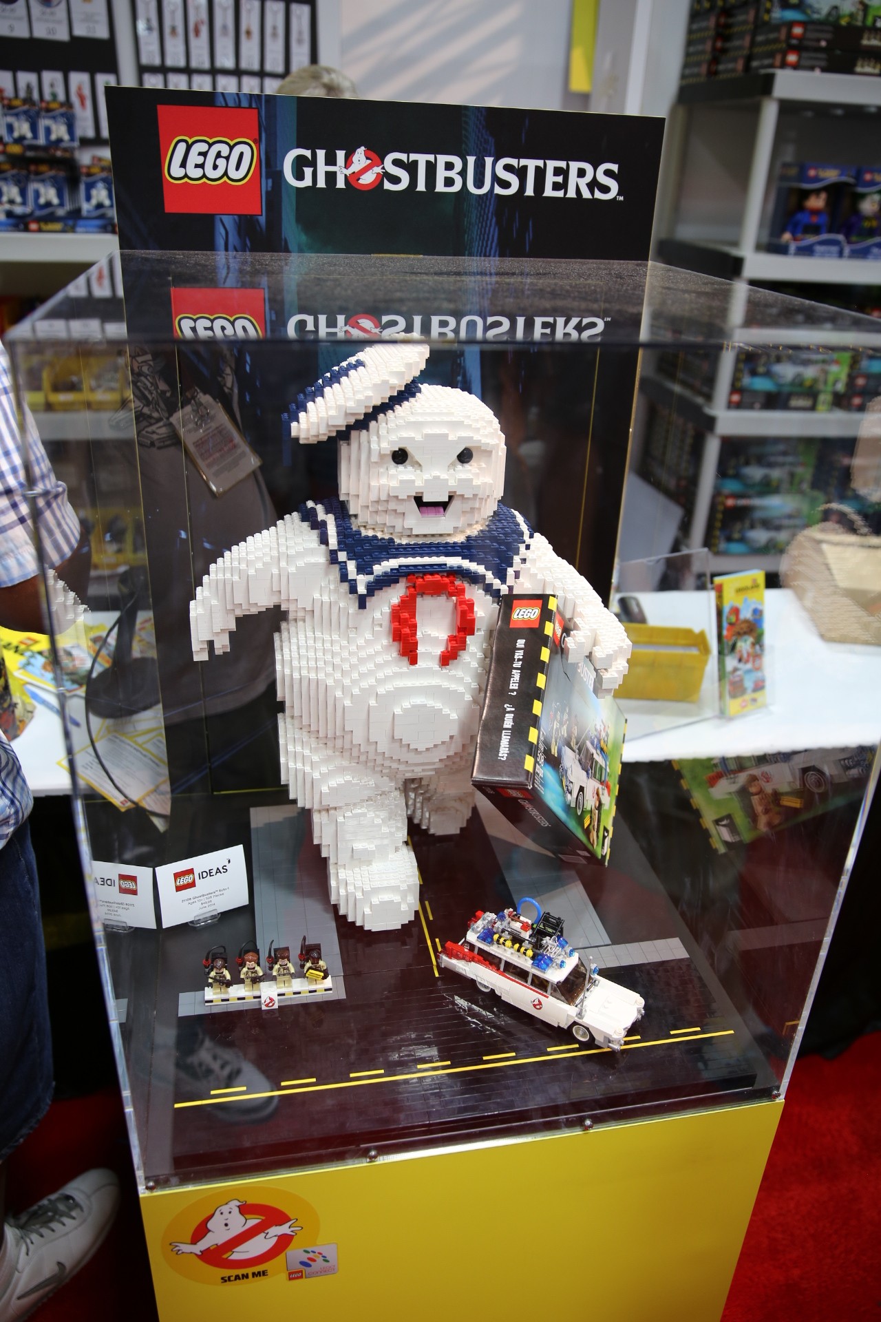 SDCC] Stay Puft Marshmallow Man On Display - FBTB