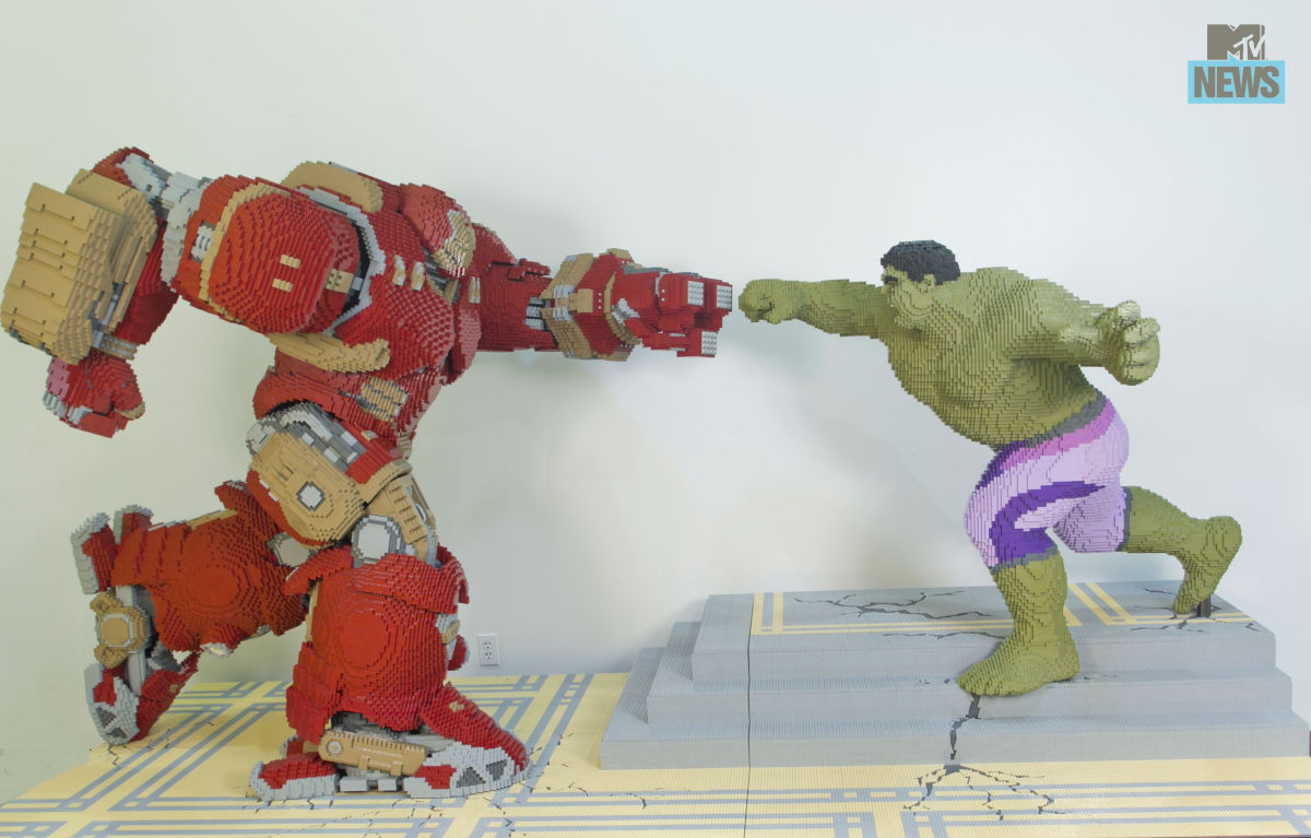 SDCC] Iron Man Hulkbuster and Hulk Sculpture On Display at Comic Con - FBTB